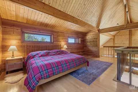 Bedroom - 26660 Cedar Creek Ct, Tehachapi, CA 93561 photo 7 of 8