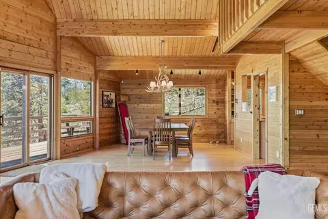 Dining - 26660 Cedar Creek Ct, Tehachapi, CA 93561 photo 1 of 6