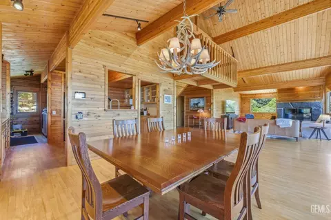 Dining - 26660 Cedar Creek Ct, Tehachapi, CA 93561 photo 6 of 6