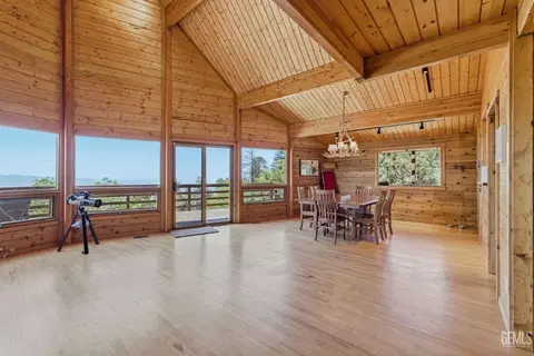 Dining - 26660 Cedar Creek Ct, Tehachapi, CA 93561 photo 2 of 6
