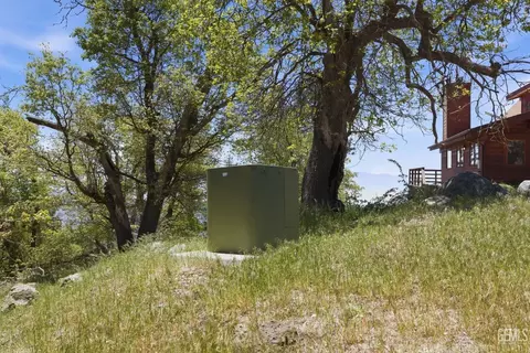 Exterior - 26660 Cedar Creek Ct, Tehachapi, CA 93561 photo 9 of 12
