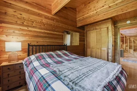 Bedroom - 26660 Cedar Creek Ct, Tehachapi, CA 93561 photo 2 of 8