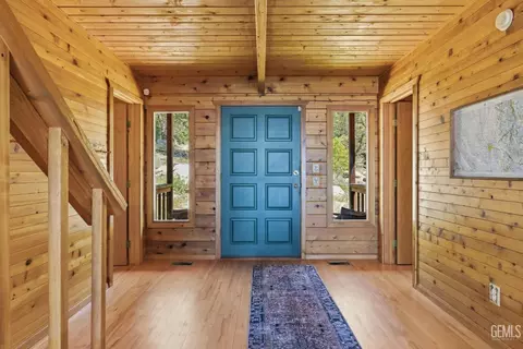 Entry Way - 26660 Cedar Creek Ct, Tehachapi, CA 93561 photo 1 of 5