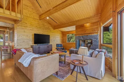 Living - 26660 Cedar Creek Ct, Tehachapi, CA 93561 photo 1 of 7
