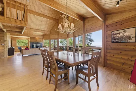 Dining - 26660 Cedar Creek Ct, Tehachapi, CA 93561 photo 5 of 6