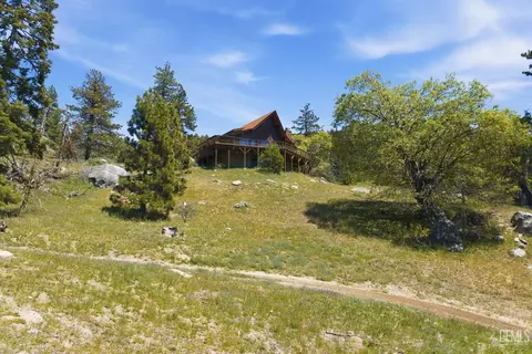 Exterior - 26660 Cedar Creek Ct, Tehachapi, CA 93561 photo 7 of 12
