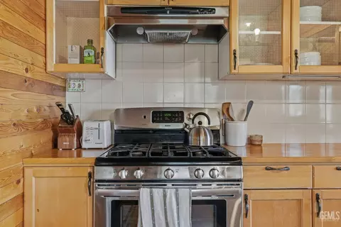 Kitchen - 26660 Cedar Creek Ct, Tehachapi, CA 93561 photo 5 of 6