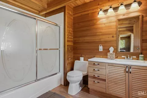 Bath - 26660 Cedar Creek Ct, Tehachapi, CA 93561 photo 1 of 4