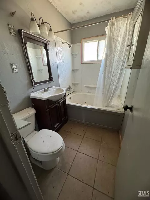 503 Van Buren, Taft, CA 93268 photo 4