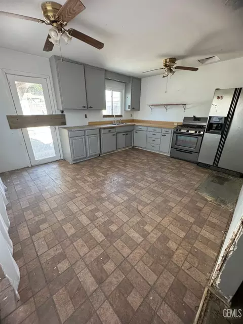 503 Van Buren, Taft, CA 93268 photo 3