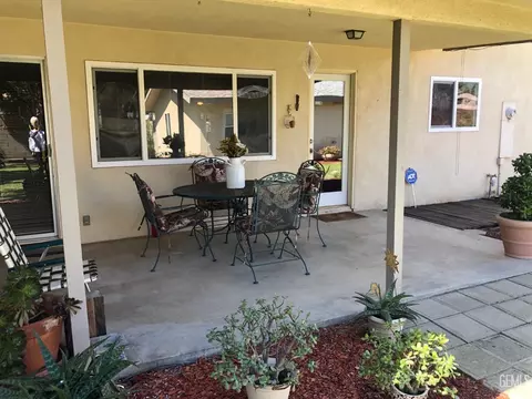 Exterior - 2324 9th St, Wasco, CA 93280 photo 5 of 6