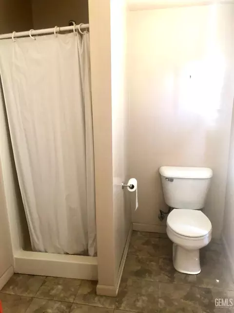 Bath - 2324 9th St, Wasco, CA 93280 photo 4 of 4