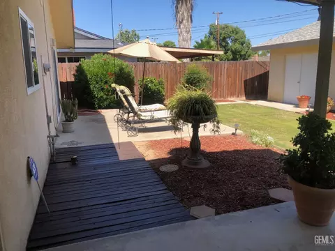 Exterior - 2324 9th St, Wasco, CA 93280 photo 4 of 6