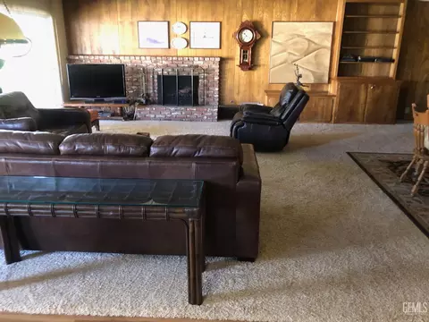 Living - 2324 9th St, Wasco, CA 93280 photo 2 of 4