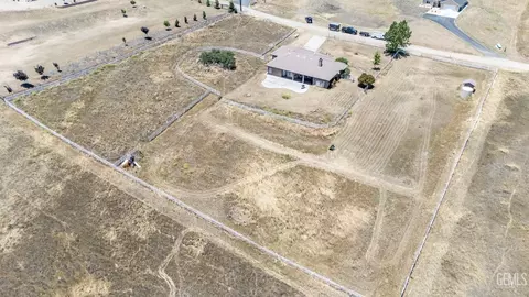 View/Area - 20900 Fallen Leaf Dr, Tehachapi, CA 93561 photo 4 of 19