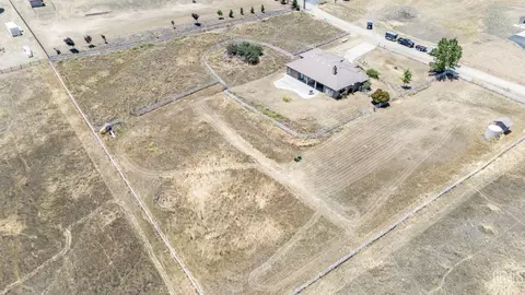 View/Area - 20900 Fallen Leaf Dr, Tehachapi, CA 93561 photo 3 of 19