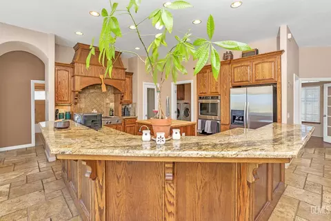 Kitchen - 20900 Fallen Leaf Dr, Tehachapi, CA 93561 photo 7 of 7
