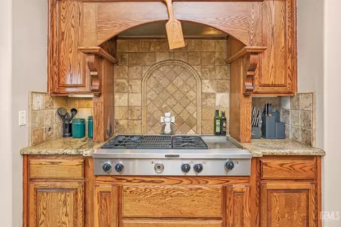 Kitchen - 20900 Fallen Leaf Dr, Tehachapi, CA 93561 photo 5 of 7