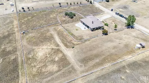 View/Area - 20900 Fallen Leaf Dr, Tehachapi, CA 93561 photo 2 of 19