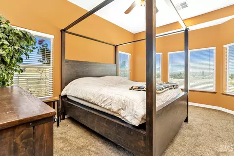 Bedroom - 20900 Fallen Leaf Dr, Tehachapi, CA 93561 photo 1 of 3