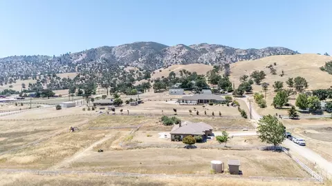 View/Area - 20900 Fallen Leaf Dr, Tehachapi, CA 93561 photo 17 of 19