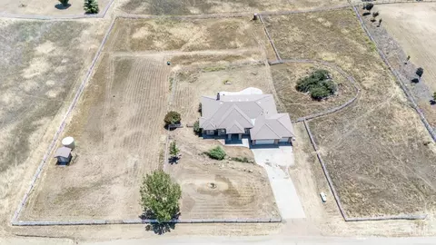 View/Area - 20900 Fallen Leaf Dr, Tehachapi, CA 93561 photo 11 of 19