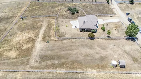 View/Area - 20900 Fallen Leaf Dr, Tehachapi, CA 93561 photo 1 of 19