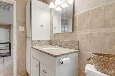 Bath - 161 W 2 Nd, Buttonwillow, CA 93206 photo 2 of 2