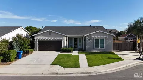 9105 N Manor Glen Ln, Shafter, CA 93263