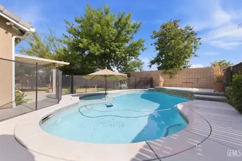 Exterior - 14908 Cotton Blossom Ave, Bakersfield, CA 93314 photo 8 of 9
