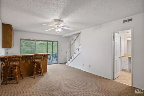 Living - 18520 Glenview Ct, Tehachapi, CA 93561 photo 5 of 6