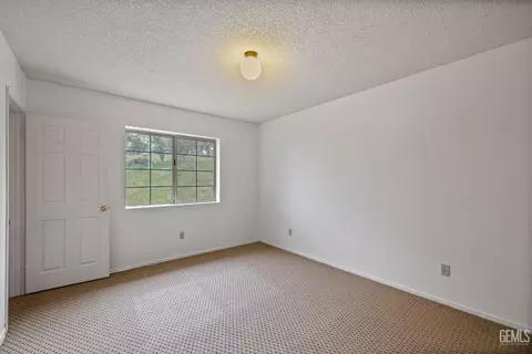 Bedroom - 18520 Glenview Ct, Tehachapi, CA 93561 photo 2 of 9