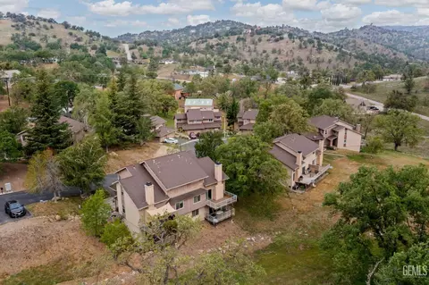 View/Area - 18520 Glenview Ct, Tehachapi, CA 93561 photo 4 of 5
