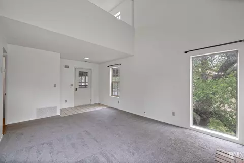 Living - 18520 Glenview Ct, Tehachapi, CA 93561 photo 1 of 6