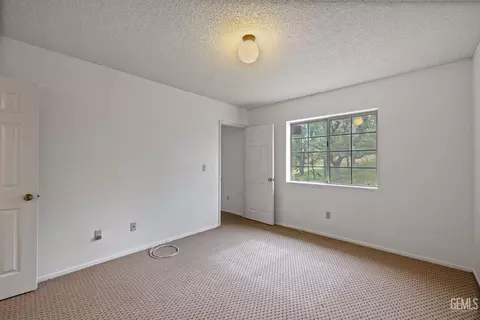 Bedroom - 18520 Glenview Ct, Tehachapi, CA 93561 photo 3 of 9
