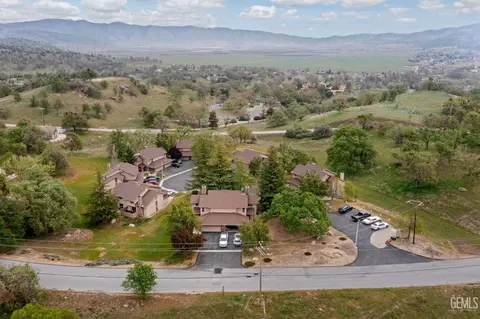 View/Area - 18520 Glenview Ct, Tehachapi, CA 93561 photo 2 of 5