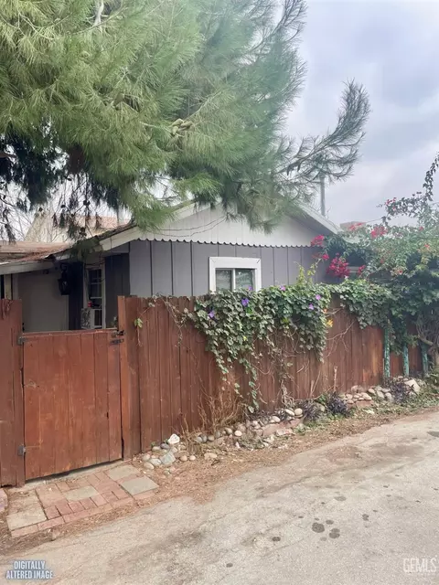 217 E Moneta Ave, Bakersfield, CA 93308