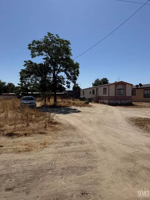 9200 Shannon Dr, Bakersfield, CA 93307