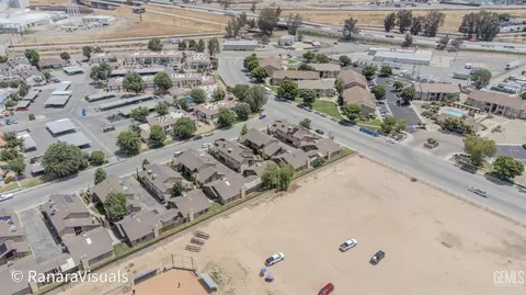 View/Area - 5401 Midsummer Dr #B, Bakersfield, CA 93308 photo 2 of 3
