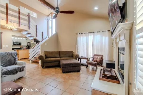5401 Midsummer Dr #B, Bakersfield, CA 93308