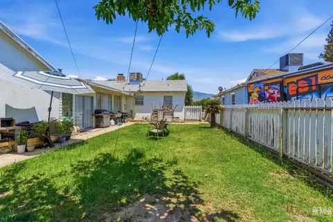 Exterior - 341 Plumtree Dr, Arvin, CA 93203 photo 5 of 6