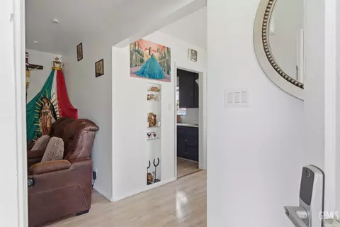 Entry Way - 341 Plumtree Dr, Arvin, CA 93203 photo 1 of 1