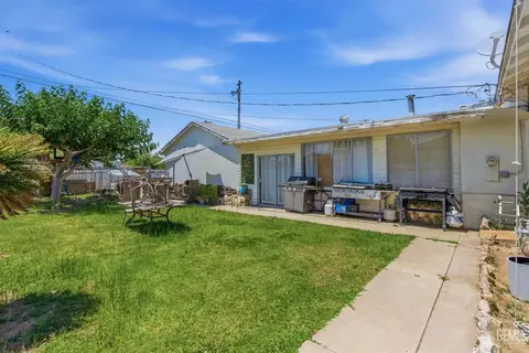Exterior - 341 Plumtree Dr, Arvin, CA 93203 photo 6 of 6