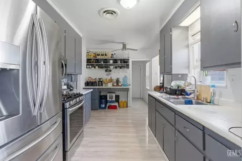 Kitchen - 341 Plumtree Dr, Arvin, CA 93203 photo 2 of 2
