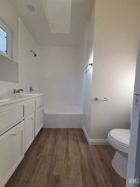 Bath - 30040 Jamaica Dunes Dr, Tehachapi, CA 93561 photo 1 of 4