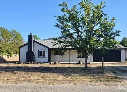 30040 Jamaica Dunes Dr, Tehachapi, CA 93561