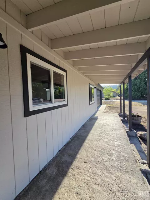 Exterior - 30040 Jamaica Dunes Dr, Tehachapi, CA 93561 photo 2 of 5