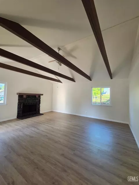 Living - 30040 Jamaica Dunes Dr, Tehachapi, CA 93561 photo 1 of 3