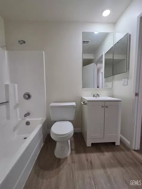 Bath - 30040 Jamaica Dunes Dr, Tehachapi, CA 93561 photo 3 of 4