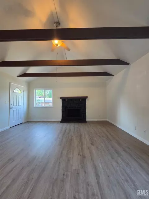 Living - 30040 Jamaica Dunes Dr, Tehachapi, CA 93561 photo 3 of 3